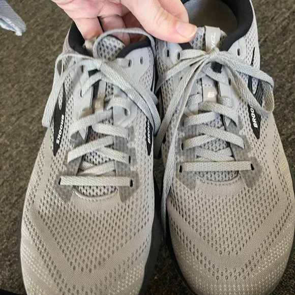 Brooks Mens Revel 6 White Running Shoes Sneakers Size 9 grey black - Picture 9 of 12